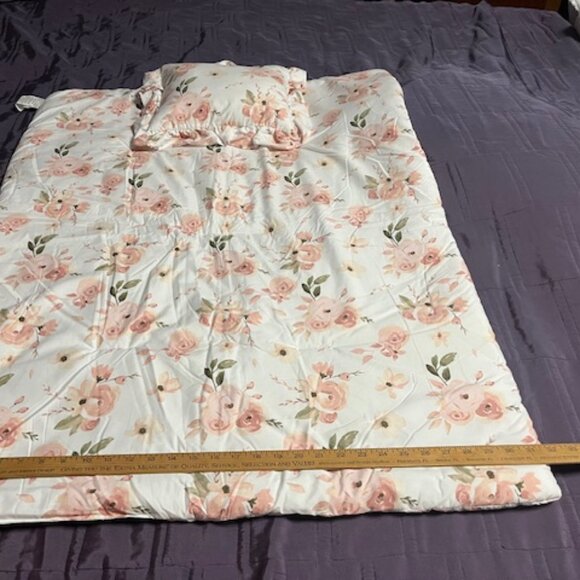Child's 2 Piece Floral Blanket & Pillow Set Throw Bedding 32.5" x 42" LIKE NEW - Picture 10 of 15